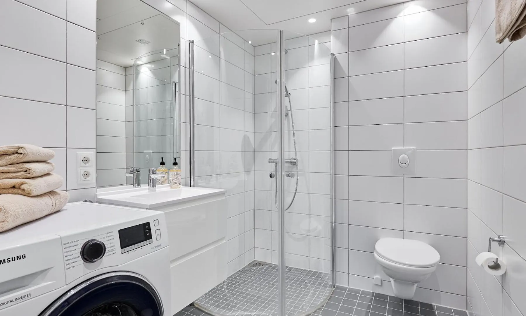 Stylish 2-Br Retreat In Heart Of Vibrant Bergen Apartman