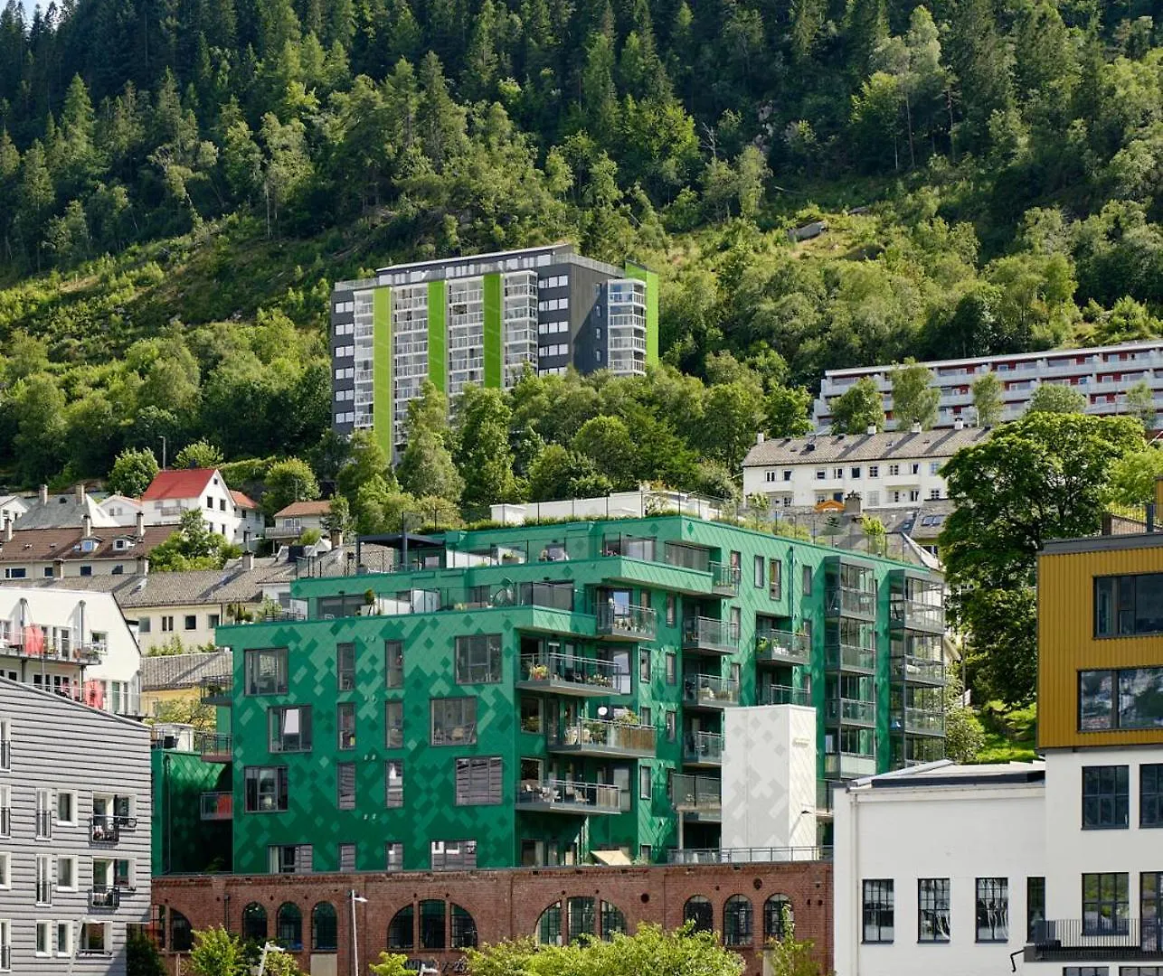 Stylish 2-Br Retreat In Heart Of Vibrant Bergen Apartman