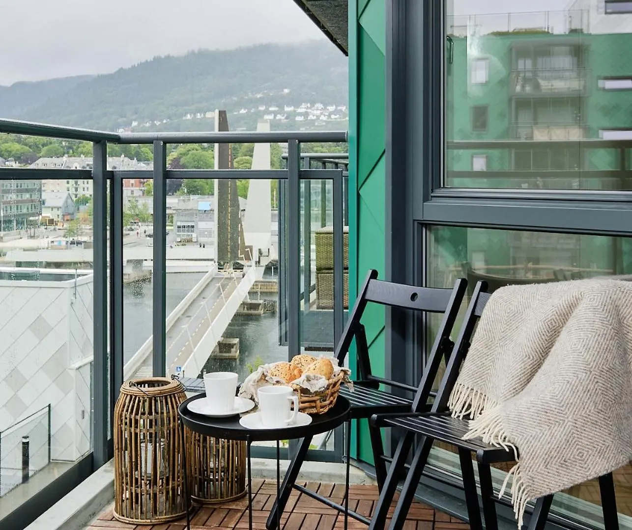 Stylish 2-Br Retreat In Heart Of Vibrant Bergen Apartman 0*,